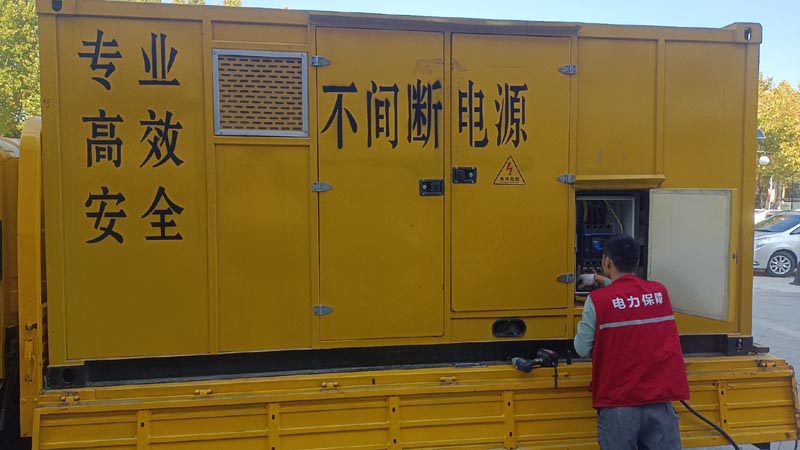 路北柴油发电机组和UPS电源配合使用时，如何避免切换过程中的电力中断？